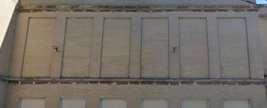 Blank-Brick-Building-before-the-posters-are-hung-up Lind BannerFrame CLASSIC: Custom Banner Signs for Your Aging Brick Wall