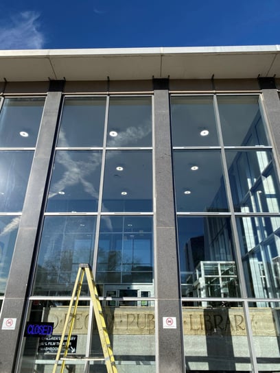 Creative_Displays_Dunlop_Art_Gallery_Regina_Public_Library_RPL_Film_Theatre_Lind_SignSpring_BannerFrame_Classic_clear_window-scaled Wallscape of The Week: Creative Displays Create a Showcase
