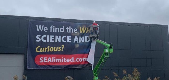 Installing-the-mesh-to-the-Banner-Frame-Classic-Frame-for-SEA-Limited Are One-Man Wallscape Banner Installations Possible?