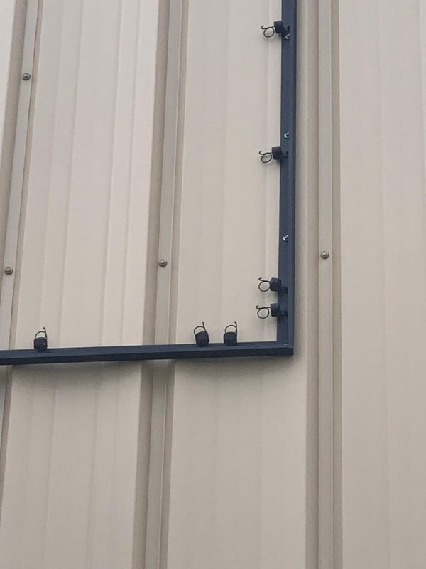 Techniplas-lind-signspring-bannerframe-classic-frame-bannspring-closeup A Great Wall is a Terrible Thing to Waste!