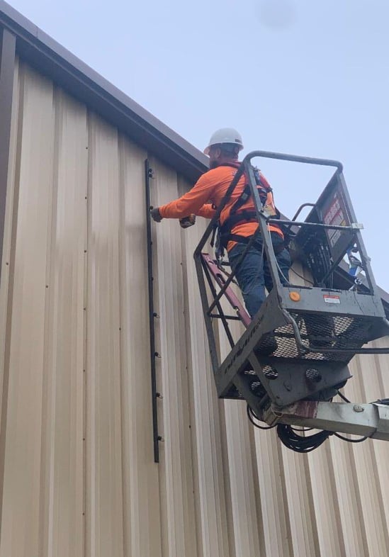 Techniplas-lind-signspring-bannerframe-classic-installing-frame A Great Wall is a Terrible Thing to Waste!