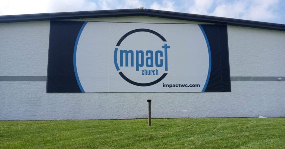 How To Choose Between Wall-Mounted and Freestanding Signage