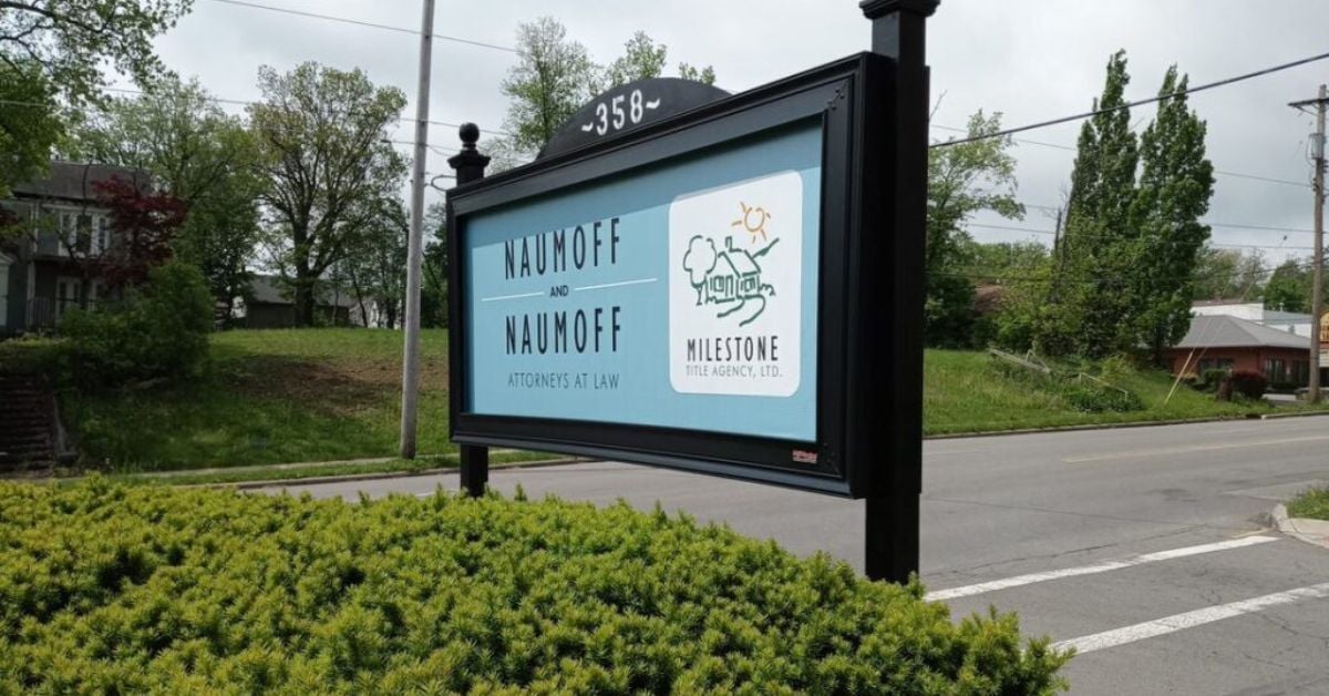 How To Choose Between Wall-Mounted and Freestanding Signage