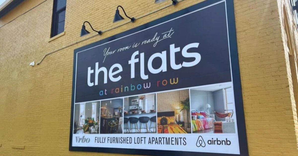 How To Choose Between Wall-Mounted and Freestanding Signage