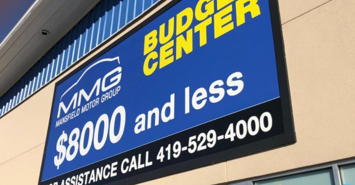 Tips for Incorporating Elegant Signage Into Urban Spaces