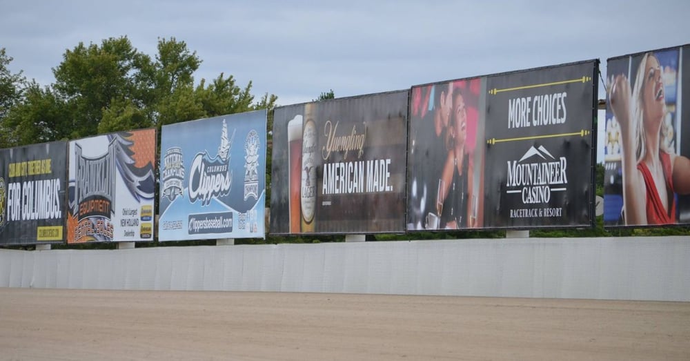 How Static Signs Complement Digital Advertising Strategies