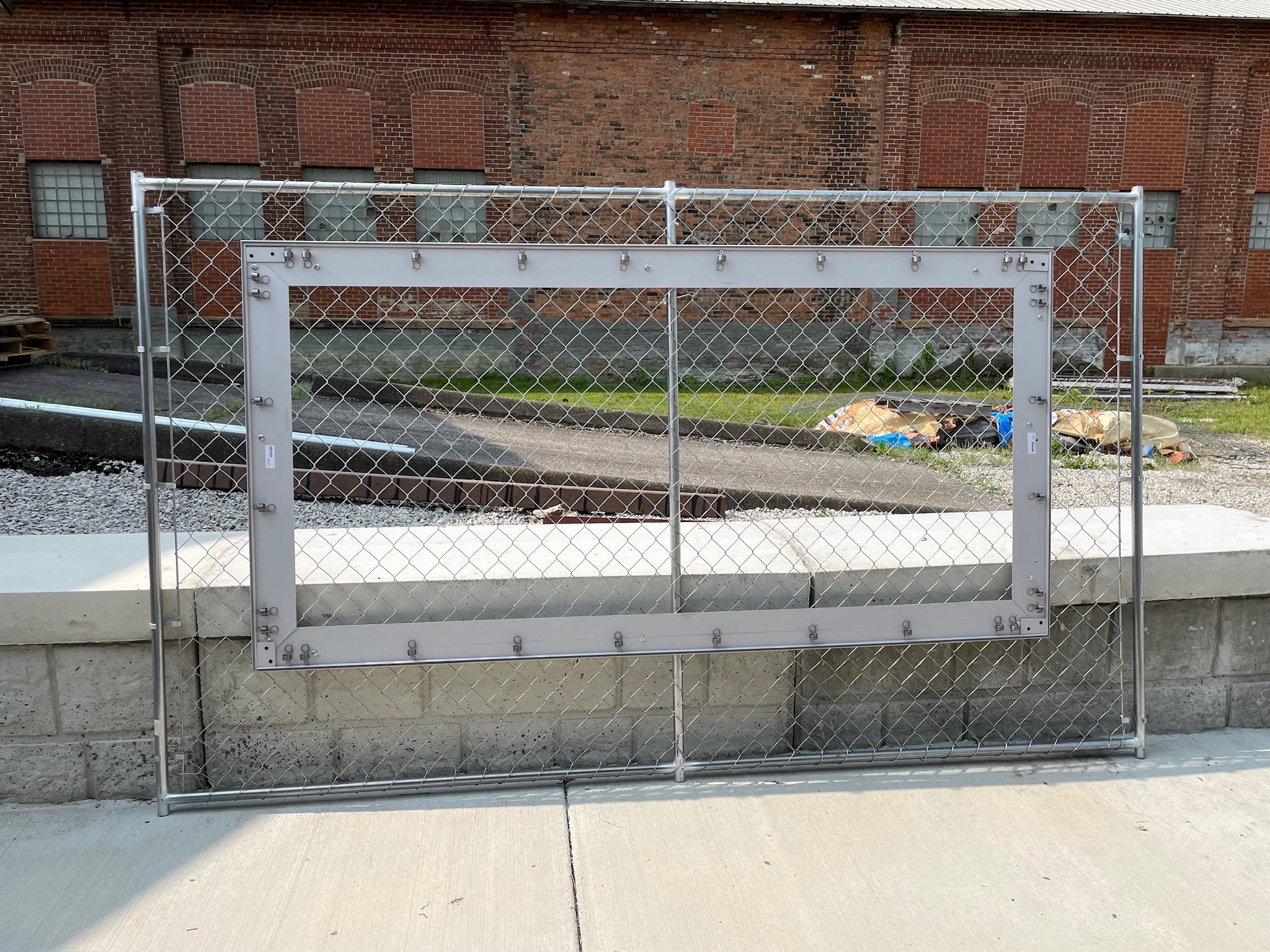 BannerFrame Fence