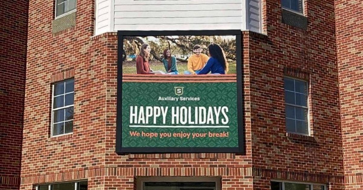 Reasons To Hire Professionals for Banner Frame Installation