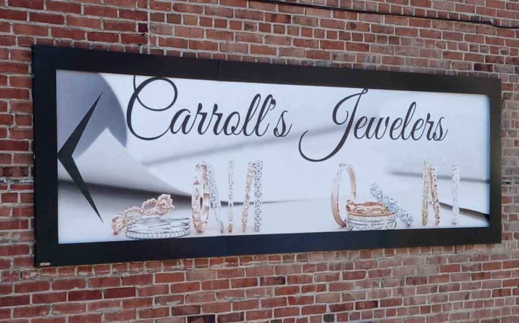 Lind_SignSpring_BannerFrameHINGE_Carrolls_Jewelers_done-1024x638 Wallscape of The Week: Carroll's Jewelers Shines with Lind SignSpring BannerFrameHINGE