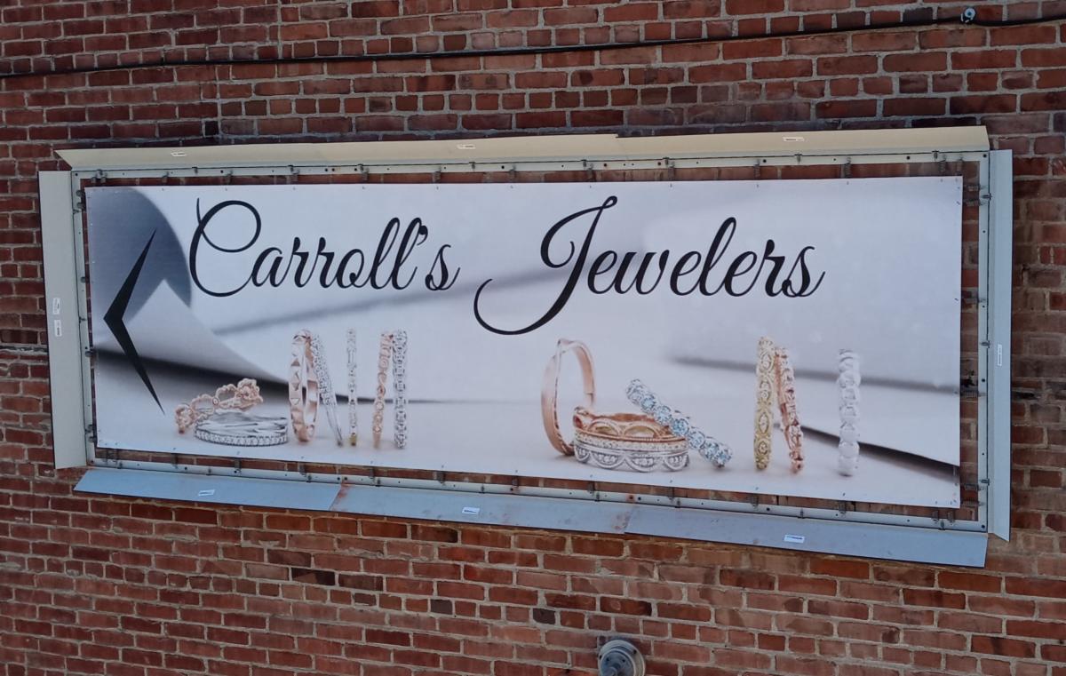 Lind_SignSpring_BannerFrameHINGE_Carrolls_Jewelers_frame_hinge_open Wallscape of The Week: Carroll's Jewelers Shines with Lind SignSpring BannerFrameHINGE