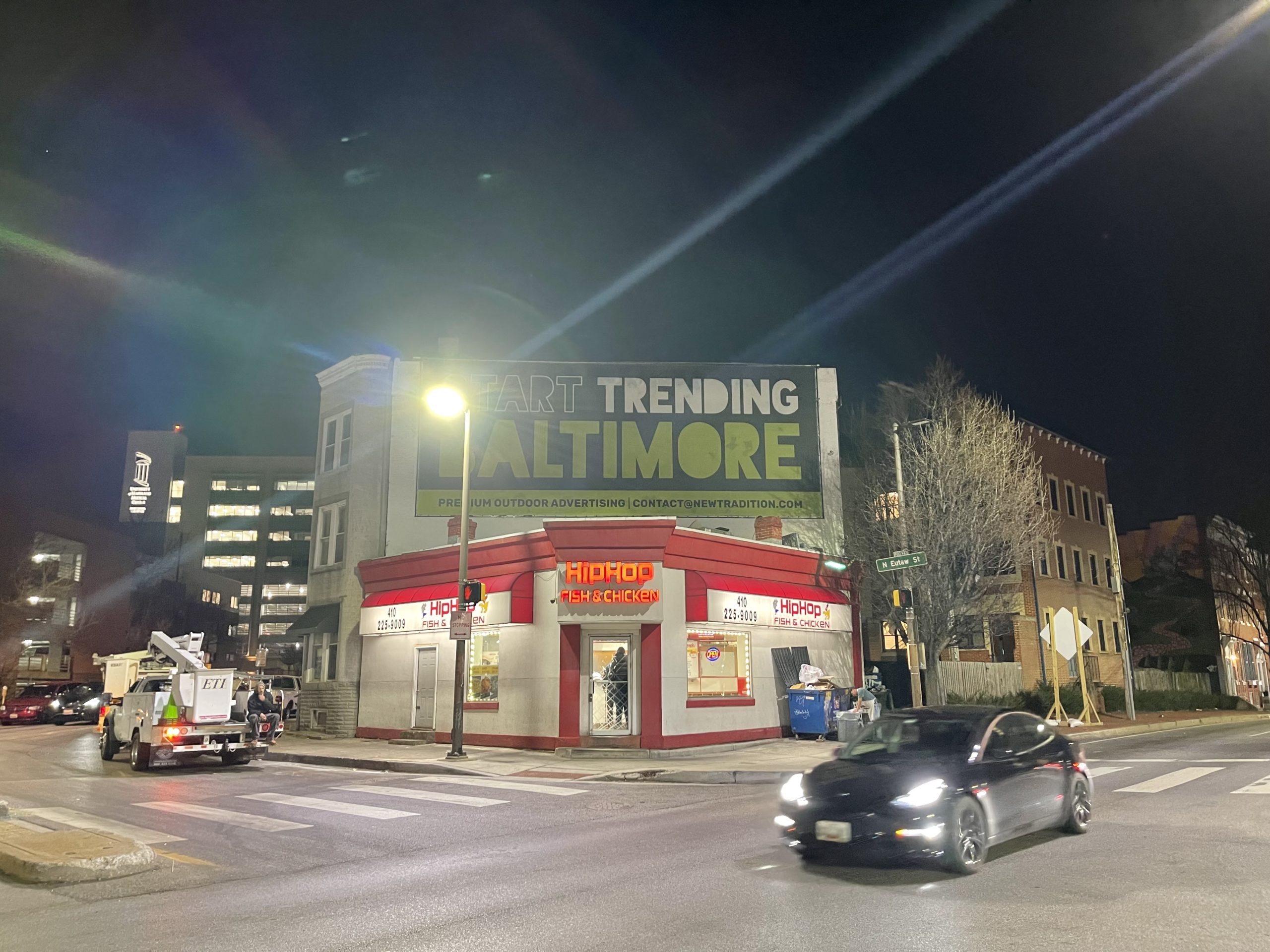 Baltimore-Signs-Graphics-16-x-40-lind-bannerframe-classic-banner-installation-scaled Is It Time Your Banners Start Trending?