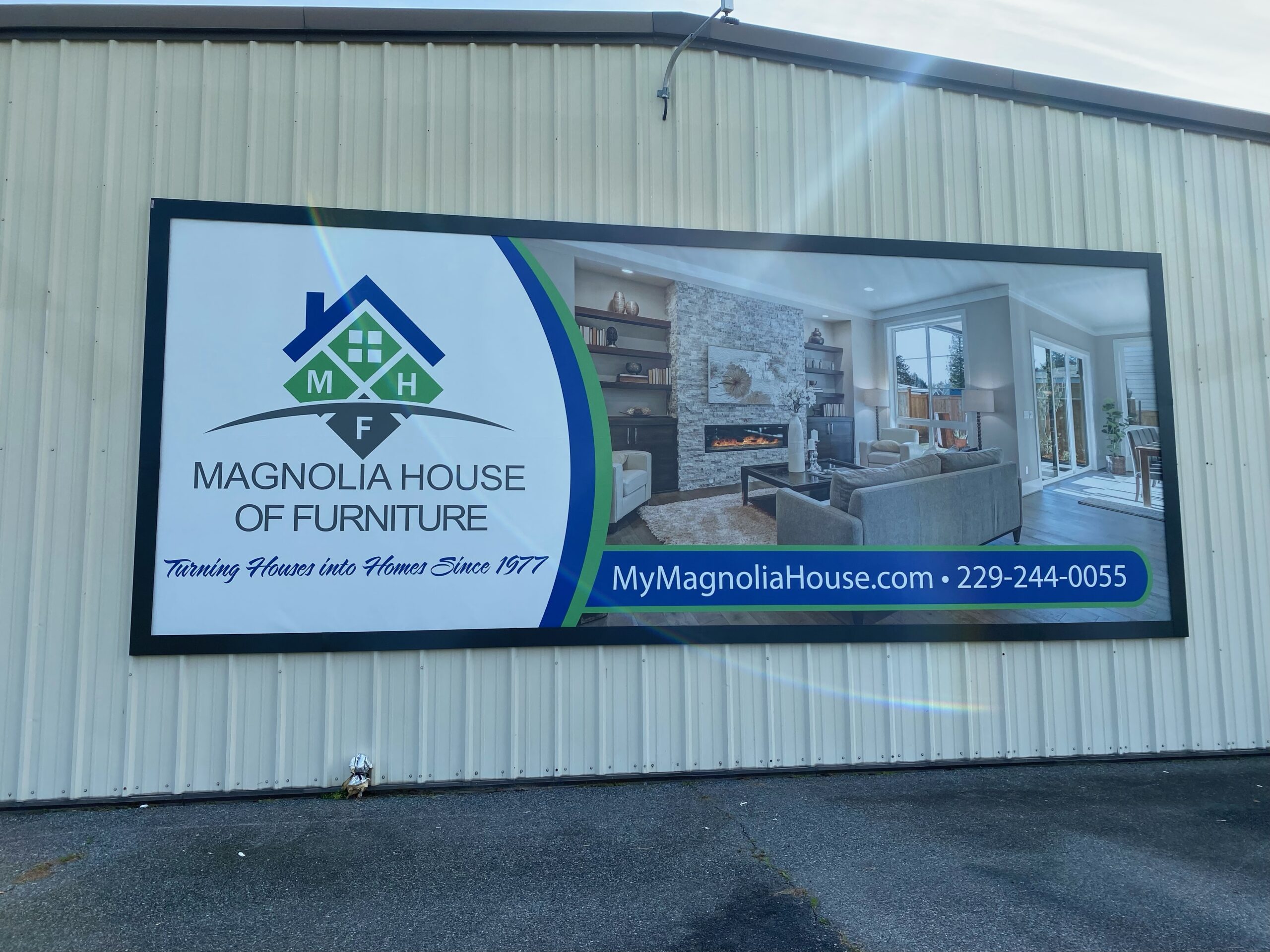 25-x-10-bannerframe-classic-lind-signspring-covers-soga-graphics-adel-ga-front-view-scaled Wallscape of the Week: Turning Banners Into Business for Magnolia House of Furniture