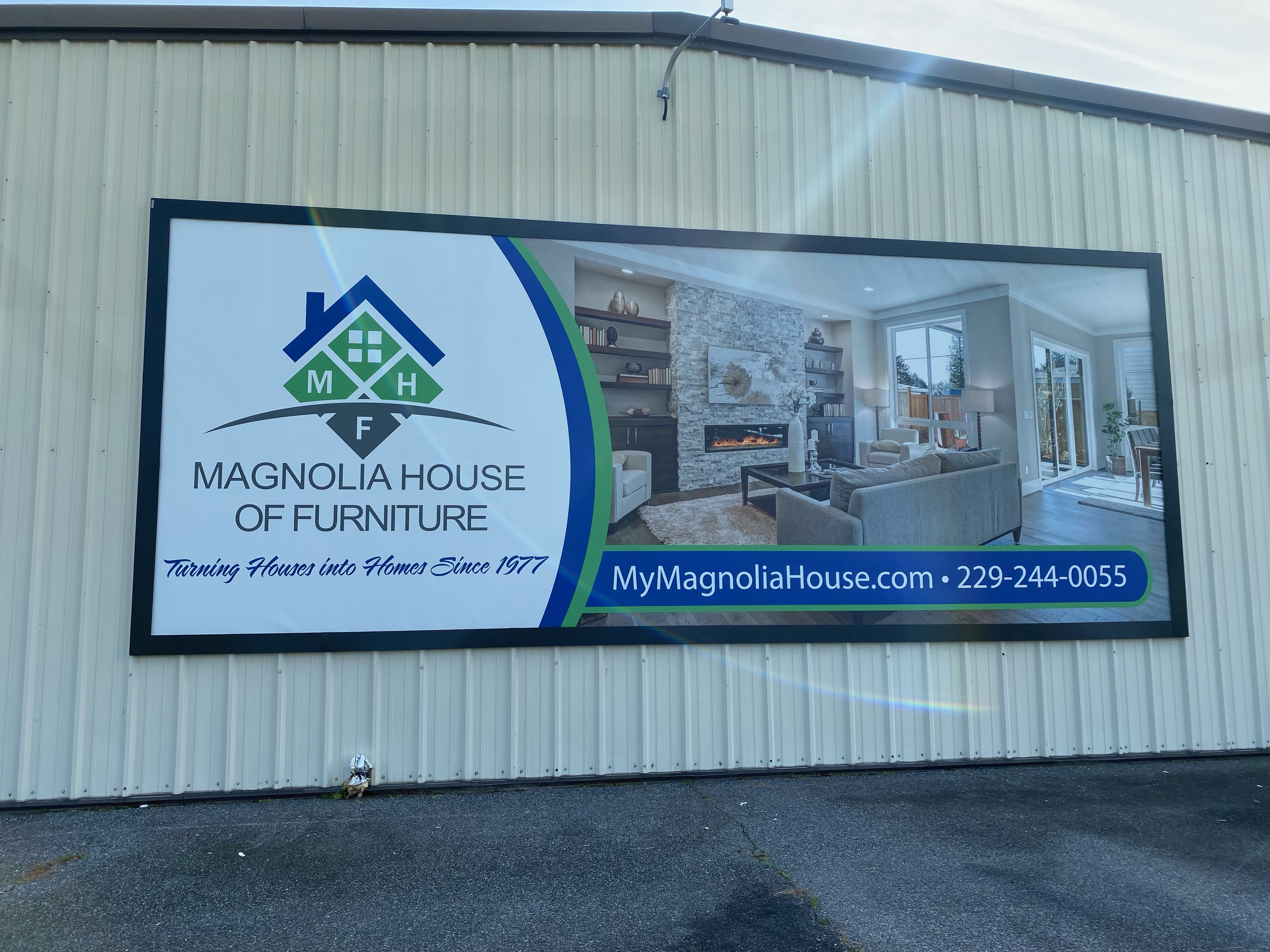SOGA Graphics installs a SignSpring BannerFrame Classic with covers for Magnolia House of Furniture in Georgia