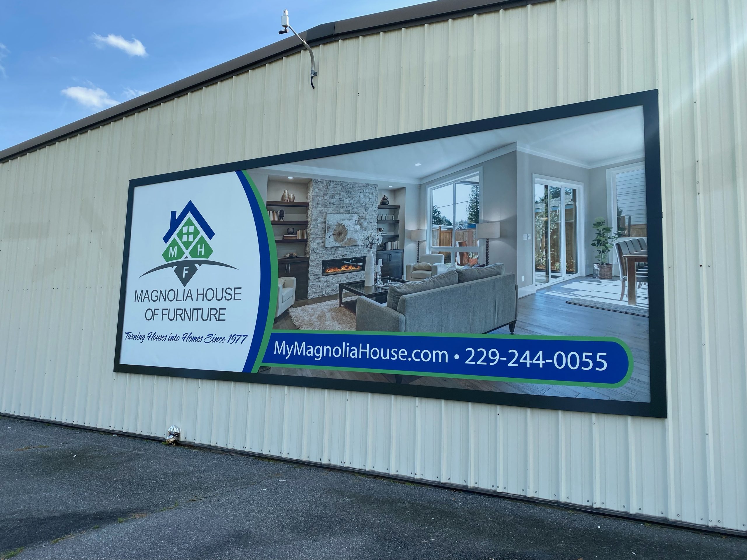 25-x-10-bannerframe-classic-lind-signspring-covers-soga-graphics-adel-ga-scaled Wallscape of the Week: Turning Banners Into Business for Magnolia House of Furniture