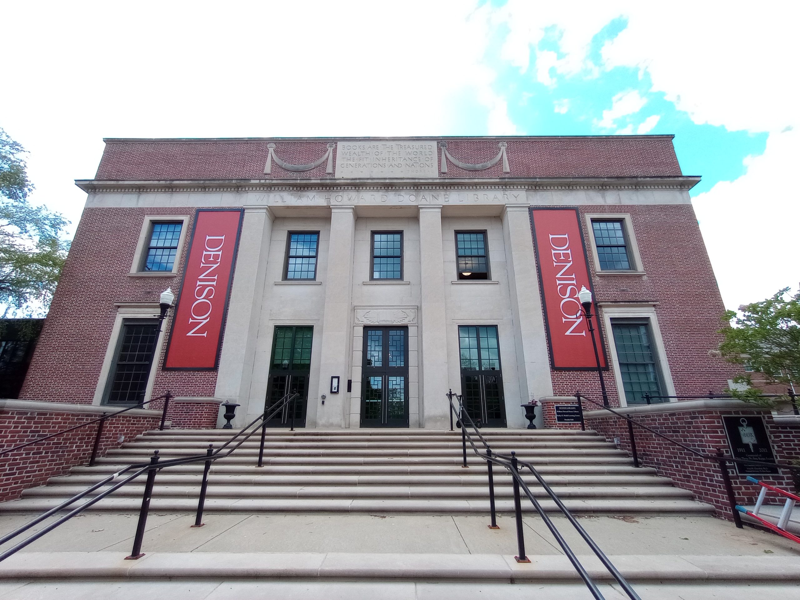 Denison University Installed 2 Lind SignSpring BannerFrame Classic banners with covers on their Library
