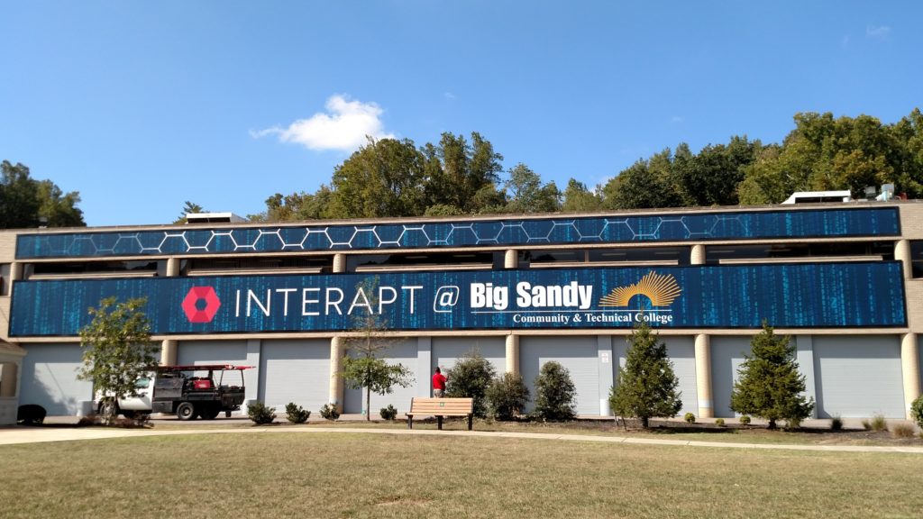 Interapt-at-Big-Sandy-Community-and-Technical-College-Lind-SignSpring-banner-frame-classic-8-4x200-7oz-vinyl-on-brick-1024x576 Wallscape of the Week: BannerFrame Classic Gets Technical